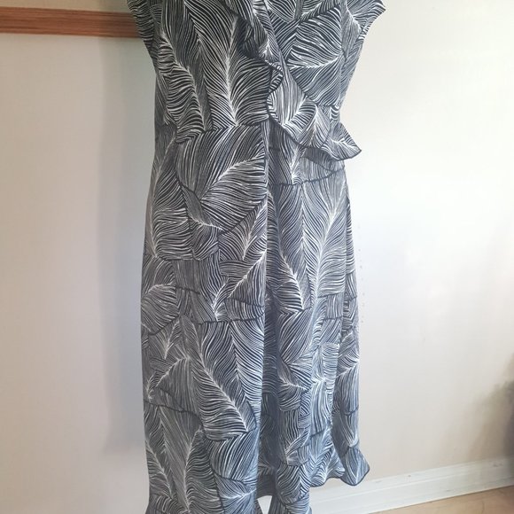 Black and White Dress - Picture 5 of 13